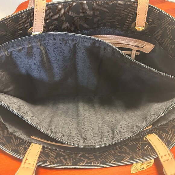 Michael Michael Kors Black/Beige Large Signature Patent Leather Jet Set Tote - Picture 7 of 16